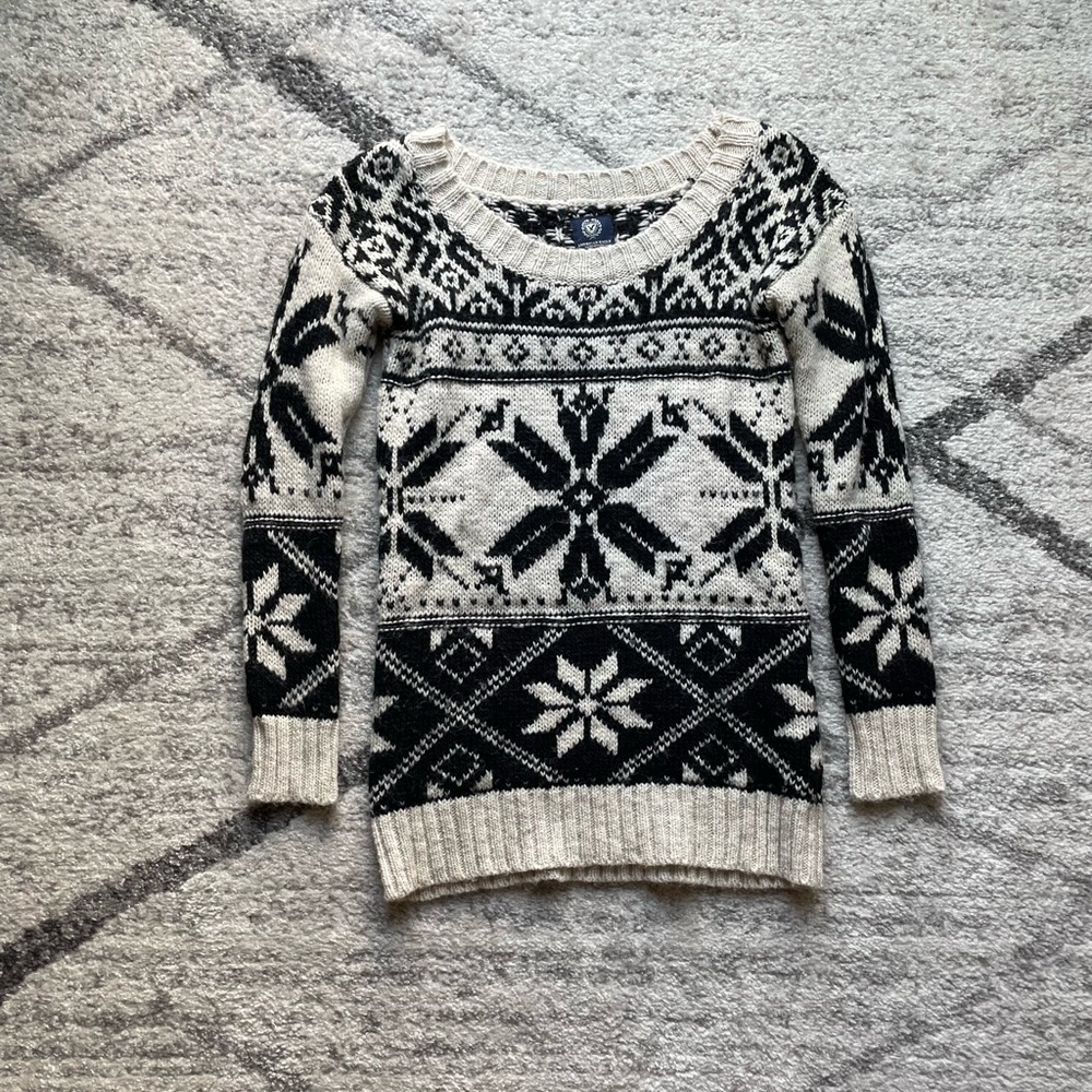 Black & Off-white American Eagle Long Snowflake Sweater